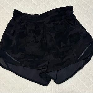 Lululemon Hotty Hot 4” black camo shorts